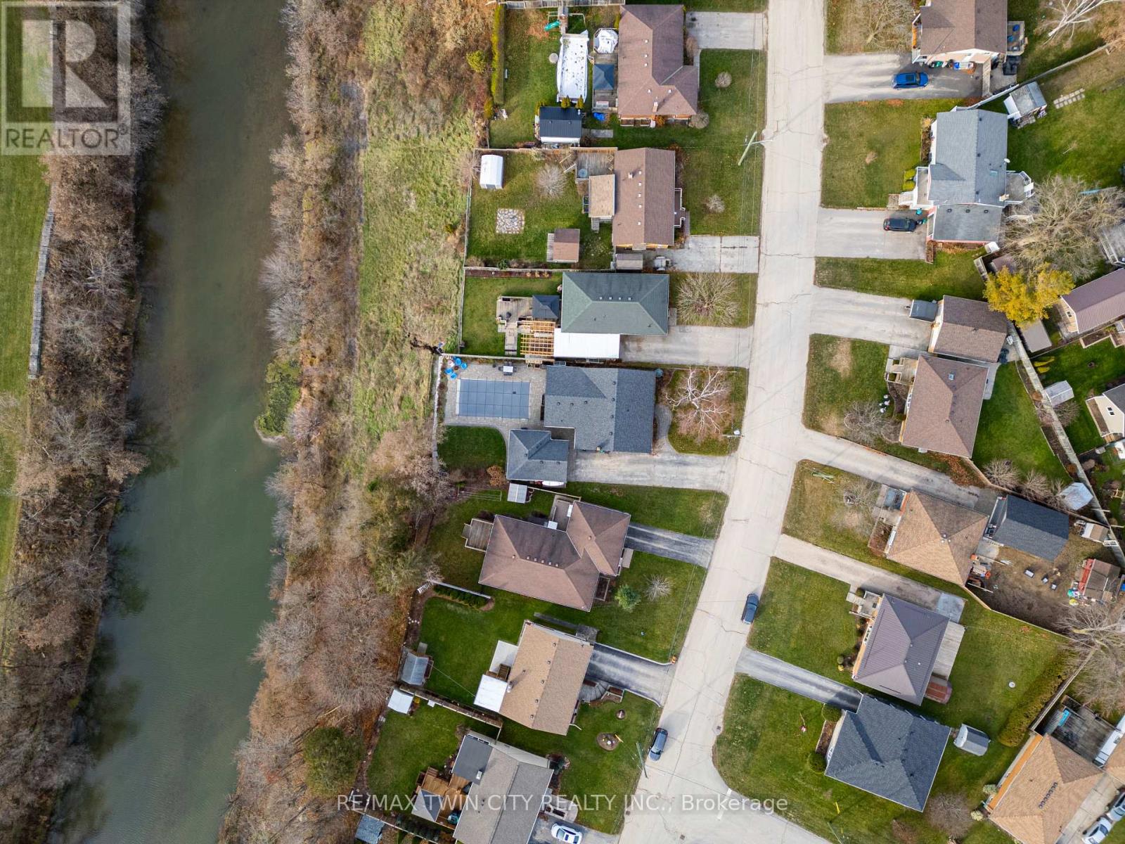 40 Riverside Drive, Wilmot, Ontario N3A 2H6 - Photo 4 - X12592244