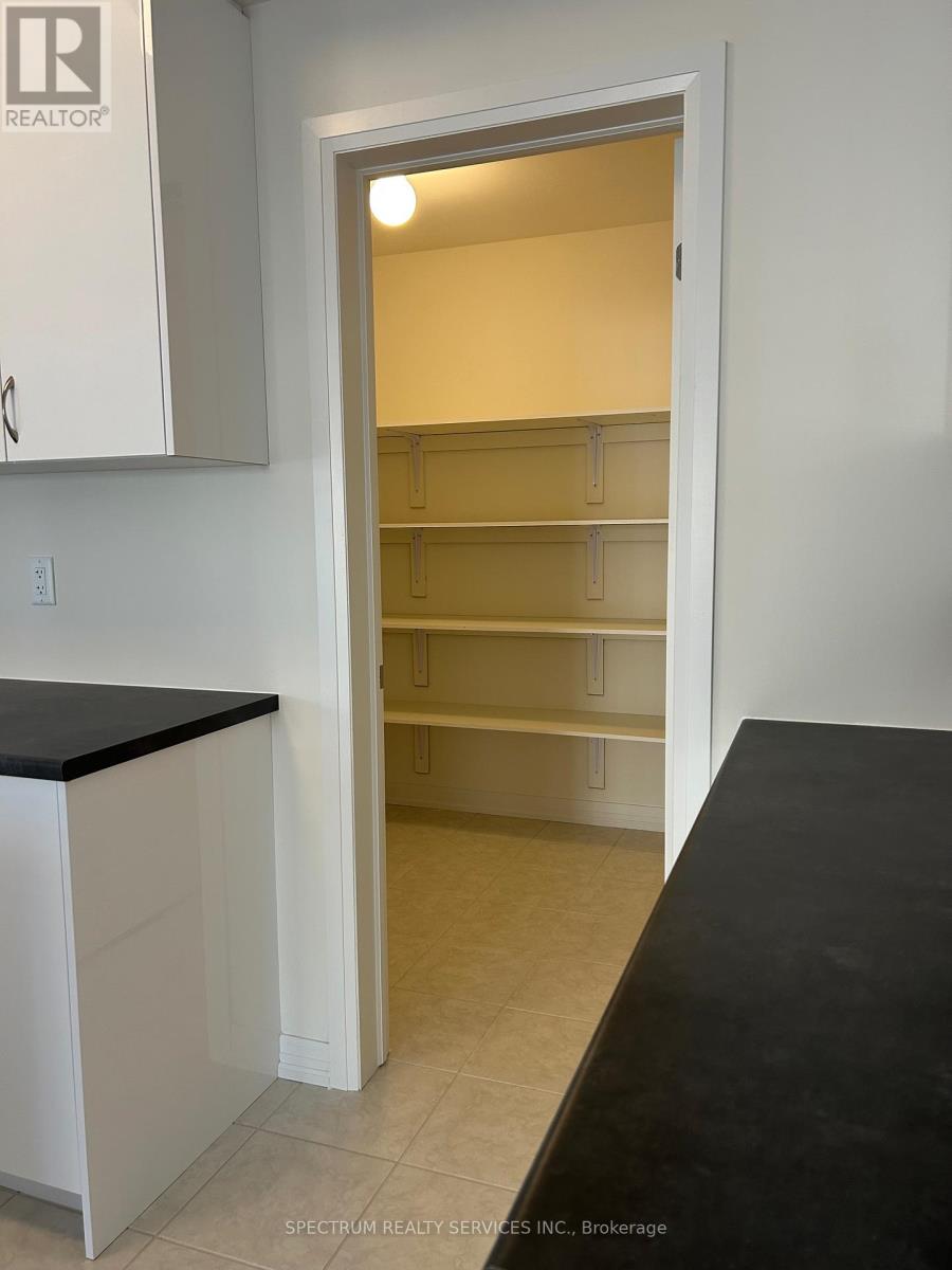 50 Dennis Avenue, Brantford, Ontario  N3V 0B9 - Photo 7 - X12592122