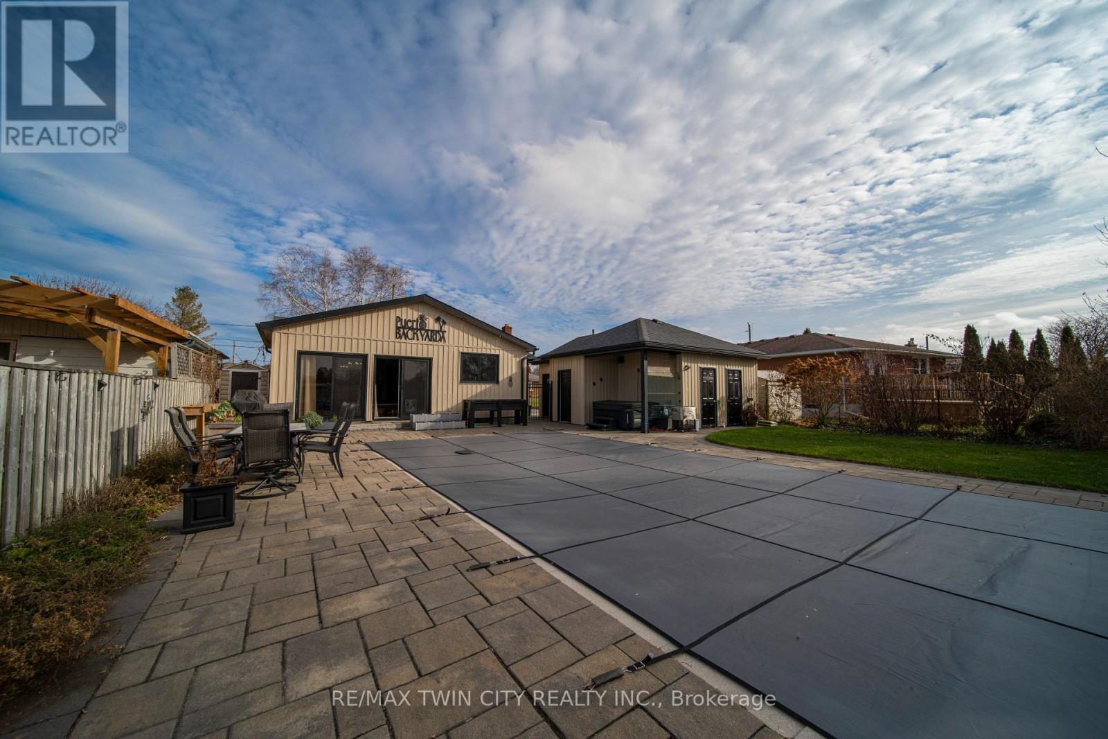 40 Riverside Drive, Wilmot, Ontario N3A 2H6 - Photo 43 - X12592244