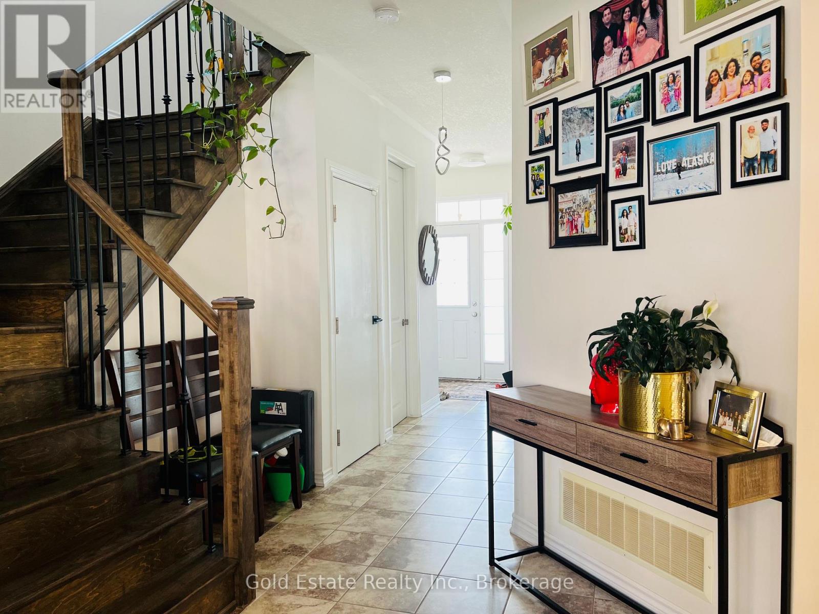 212 Spring Creek Drive, Hamilton, Ontario L0R 2H8 - Photo 3 - X12592136