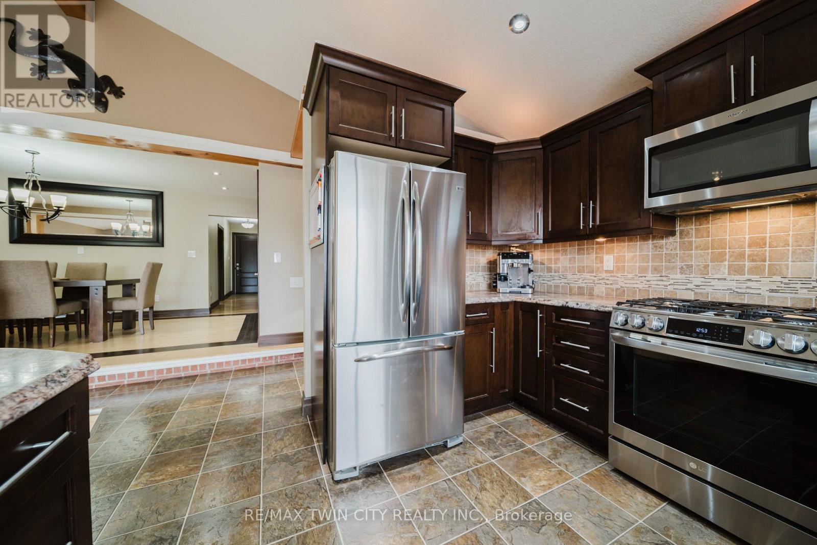 40 Riverside Drive, Wilmot, Ontario N3A 2H6 - Photo 13 - X12592244