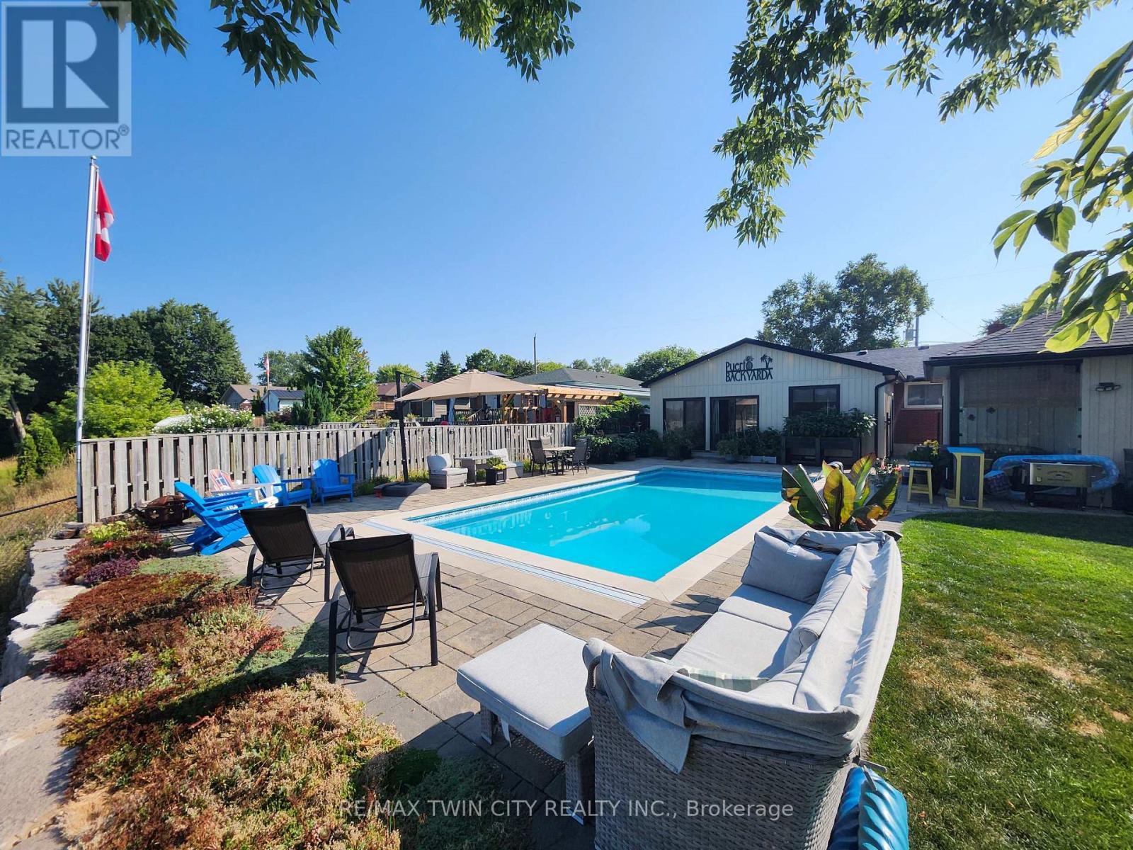 40 Riverside Drive, Wilmot, Ontario N3A 2H6 - Photo 3 - X12592244