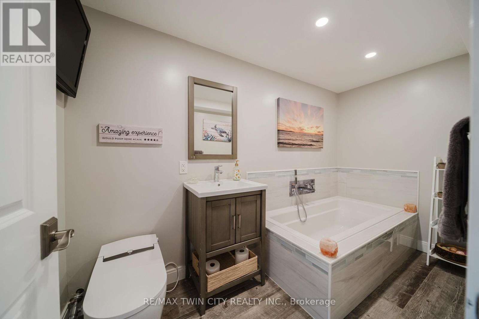 40 Riverside Drive, Wilmot, Ontario N3A 2H6 - Photo 33 - X12592244