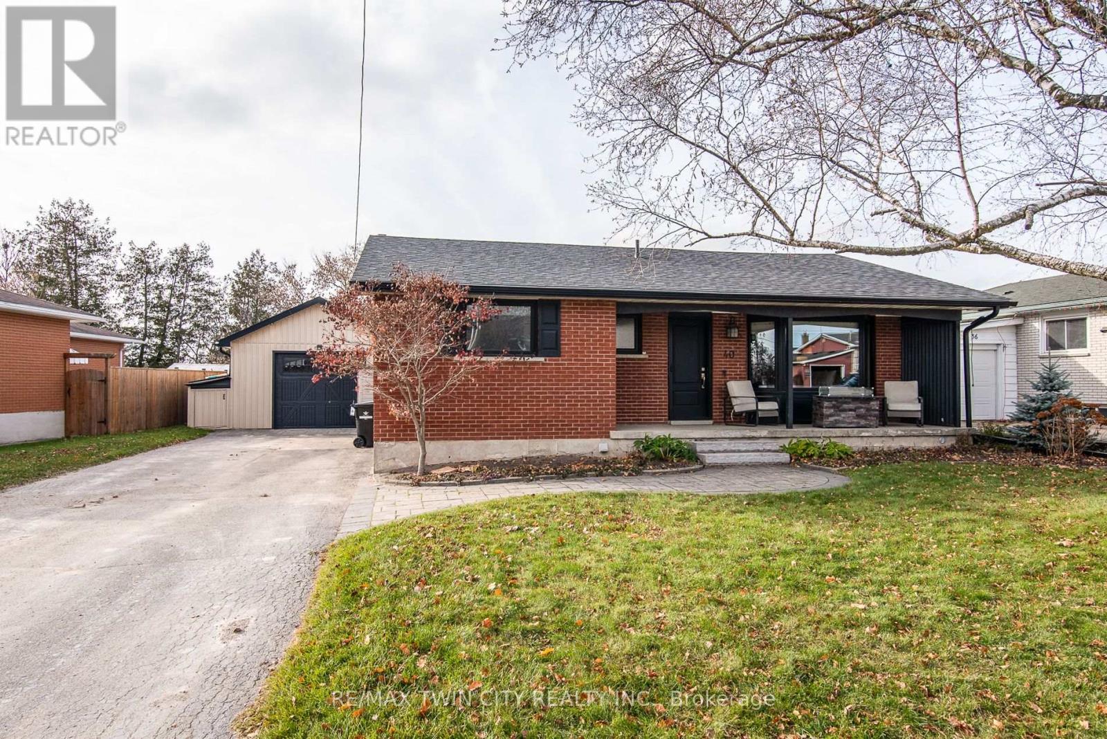 40 RIVERSIDE DRIVE, Wilmot, Ontario