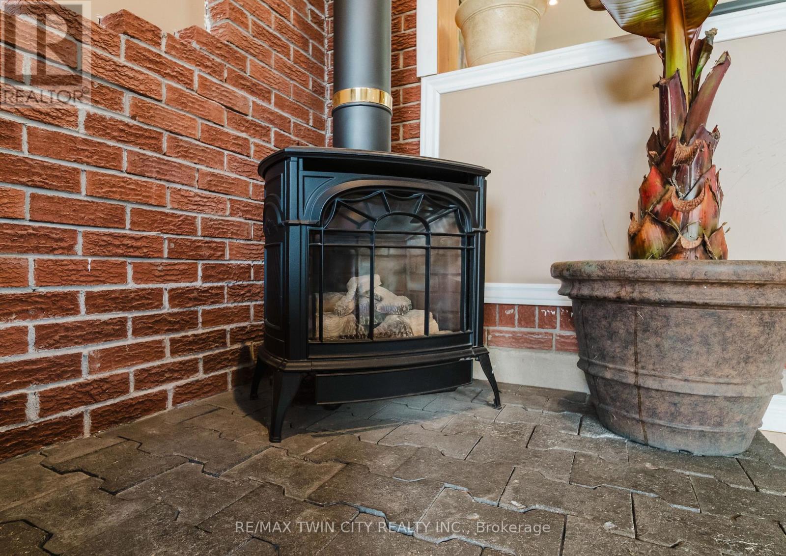 40 Riverside Drive, Wilmot, Ontario N3A 2H6 - Photo 8 - X12592244