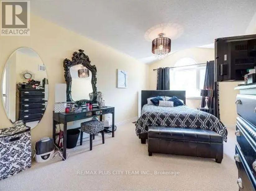 93 - 20 Mcconkey Crescent, Brantford, Ontario N3S 0C1 - Photo 4 - X12592332