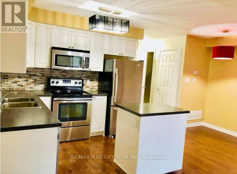 93 - 20 Mcconkey Crescent, Brantford, Ontario N3S 0C1 - Photo 2 - X12592332