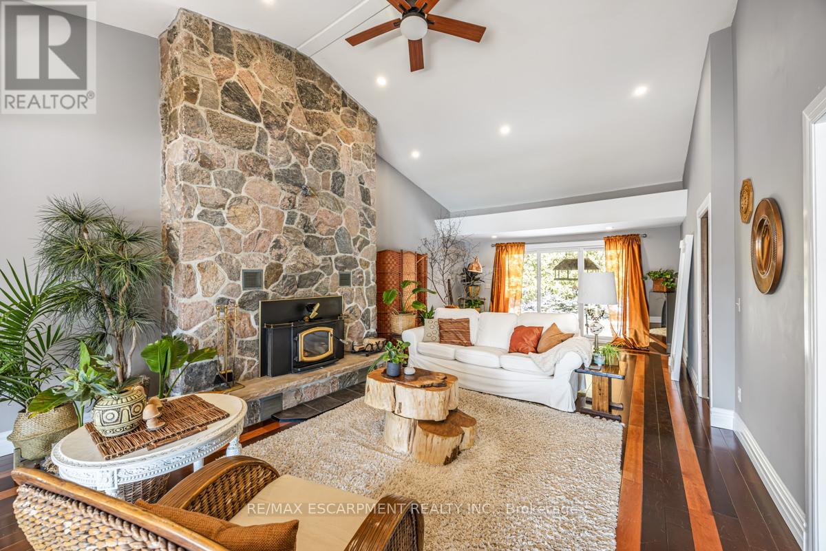 302783 Douglas Street, West Grey, Ontario  N0G 1R0 - Photo 11 - X12591866