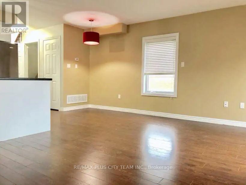 93 - 20 Mcconkey Crescent, Brantford, Ontario N3S 0C1 - Photo 3 - X12592332