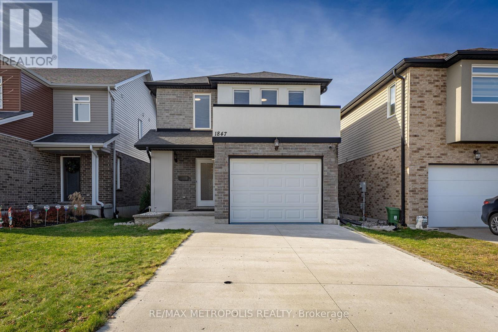 1847 FOXRIDGE CRESCENT, London North, Ontario