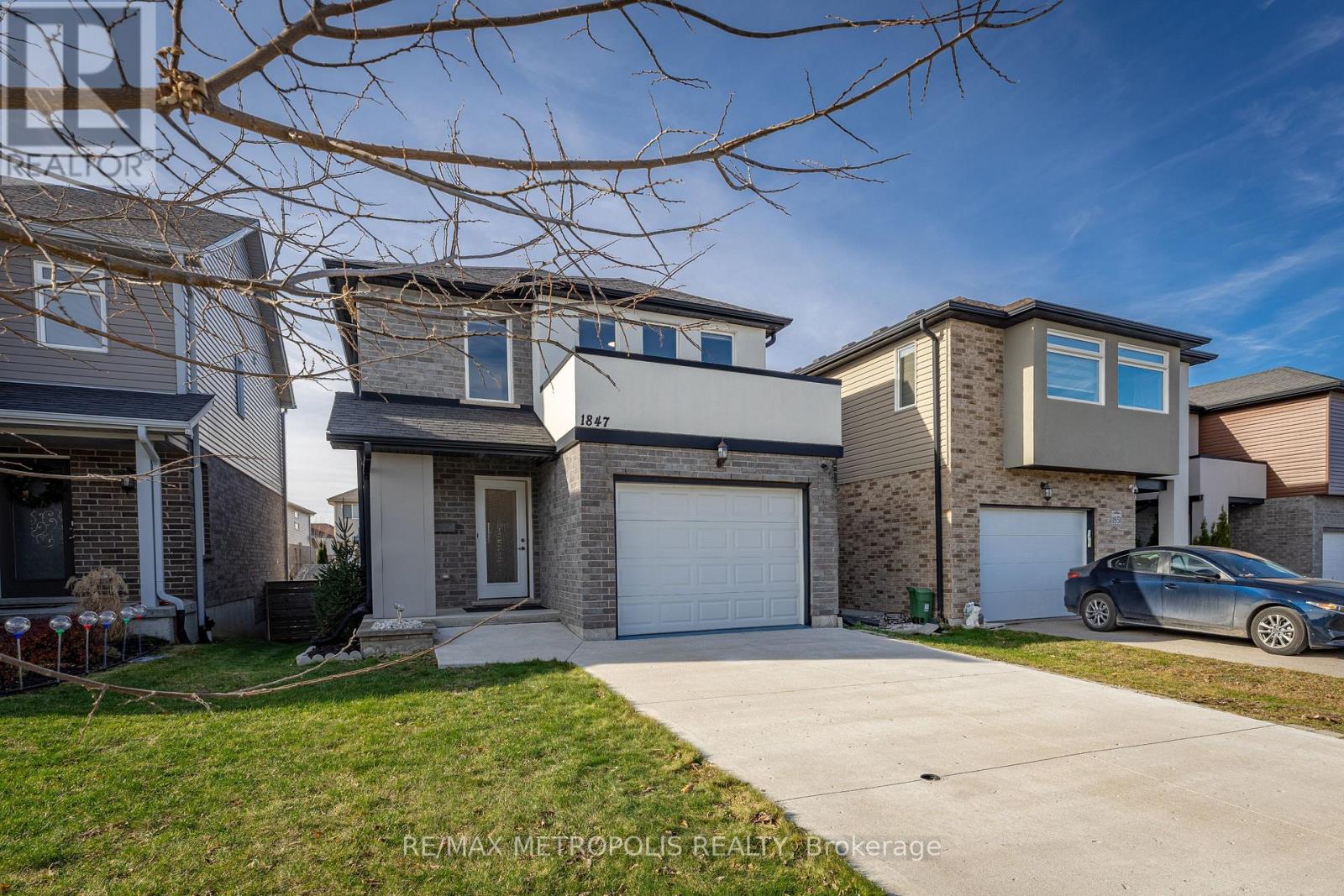 Photo 2 of 34 for 1847 Foxridge Crescent