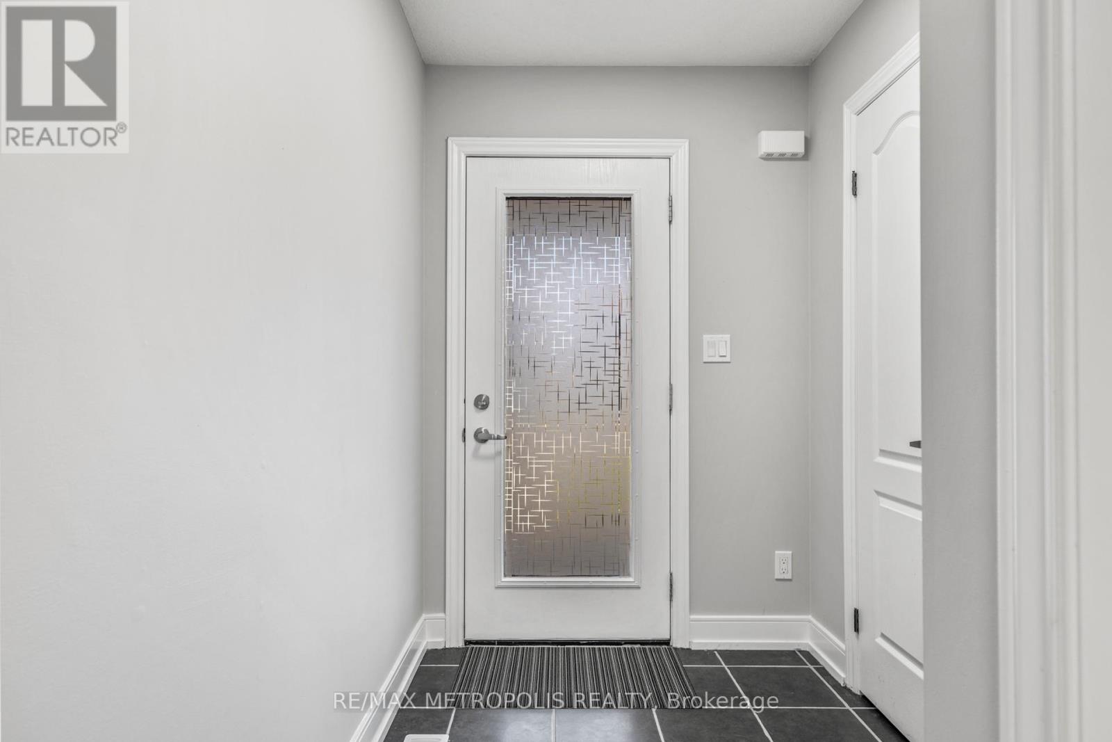 1847 Foxridge Crescent, London North, Ontario  N6G 0L7 - Photo 4 - X12592544