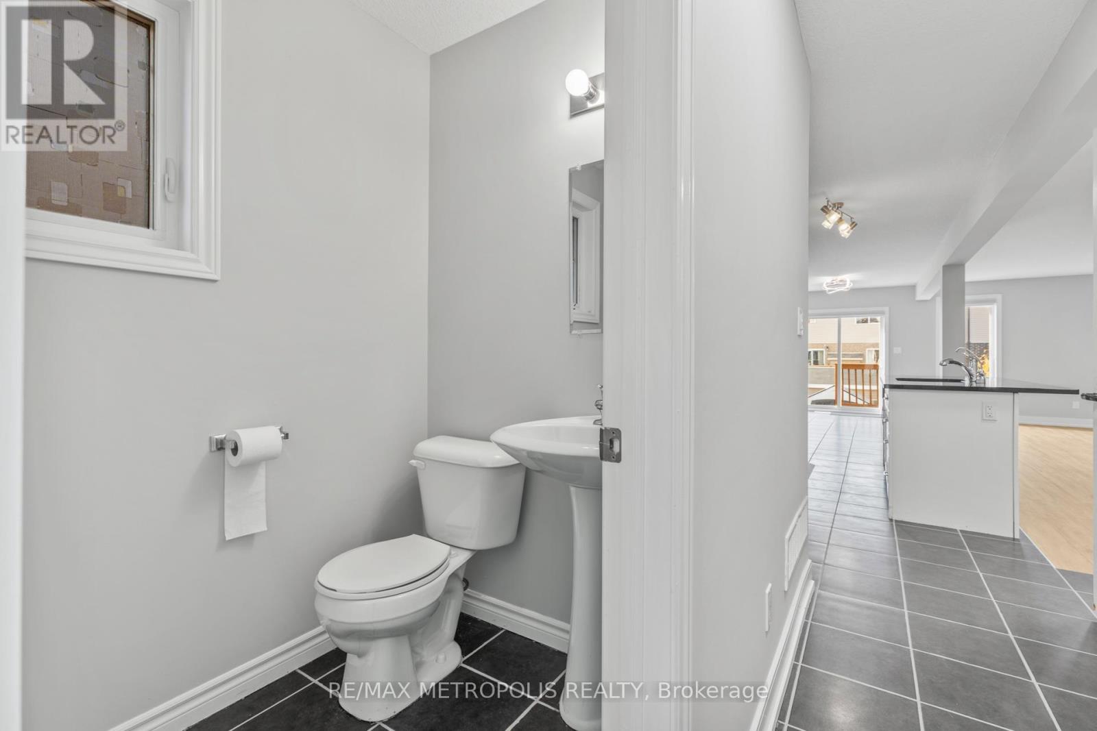 1847 Foxridge Crescent, London North, Ontario  N6G 0L7 - Photo 6 - X12592544