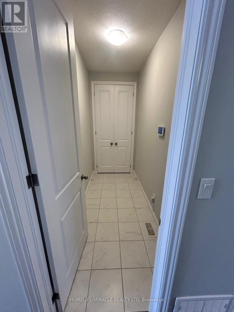 174 Forest Creek Drive, Kitchener, Ontario N2R 0M1 - Photo 8 - X12592614