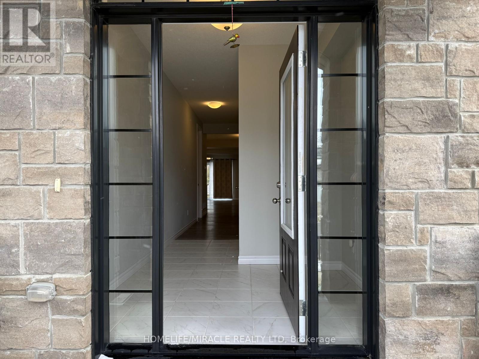 174 Forest Creek Drive, Kitchener, Ontario N2R 0M1 - Photo 2 - X12592614