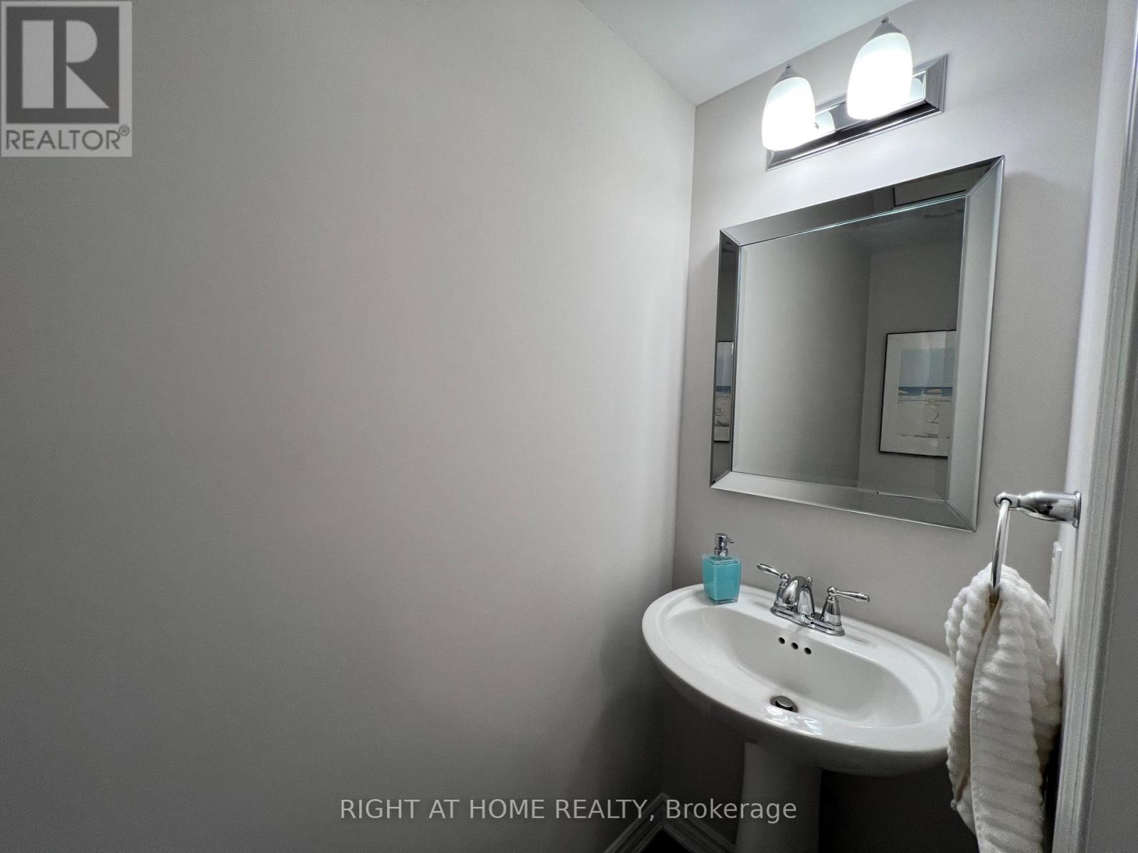 590 Foxlight Circle, Ottawa, Ontario  K2M 0L9 - Photo 13 - X12592756