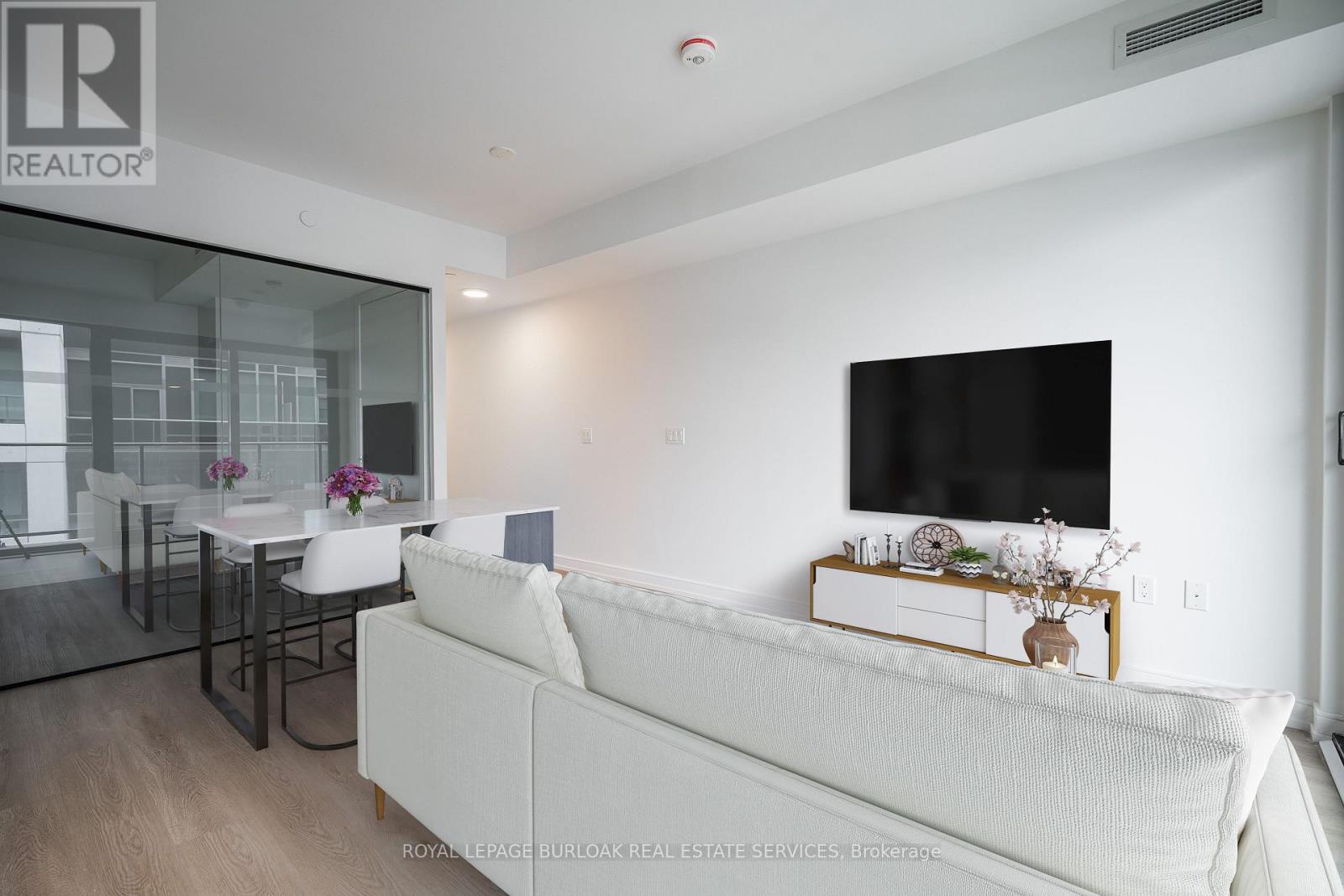 1418 - 1 Jarvis Street, Hamilton, Ontario L8R 3J2 - Photo 4 - X12592658