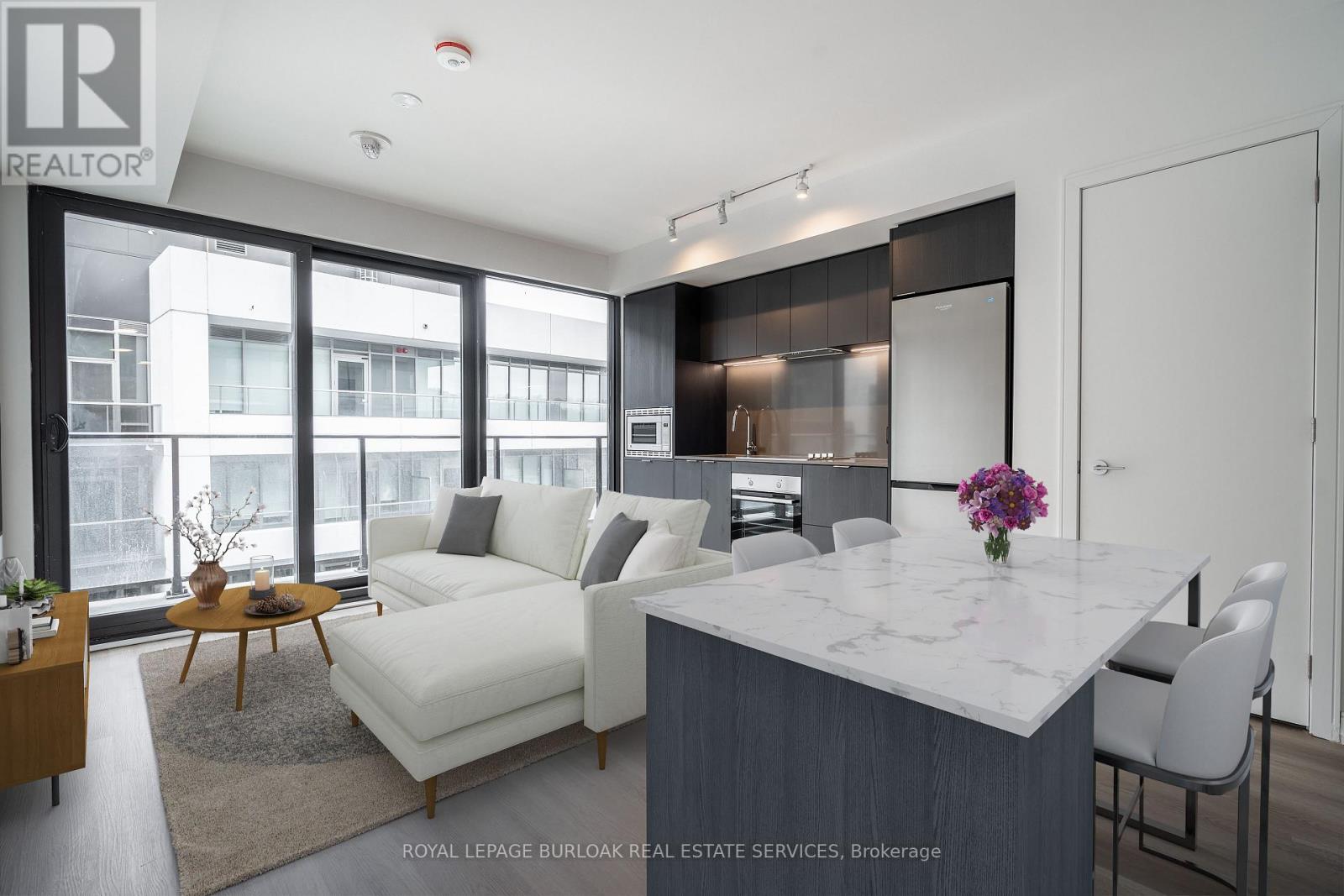 1418 - 1 Jarvis Street, Hamilton, Ontario L8R 3J2 - Photo 3 - X12592658