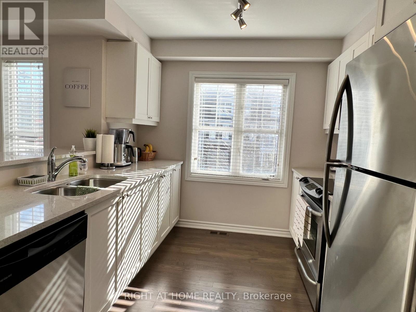 590 Foxlight Circle, Ottawa, Ontario  K2M 0L9 - Photo 4 - X12592756