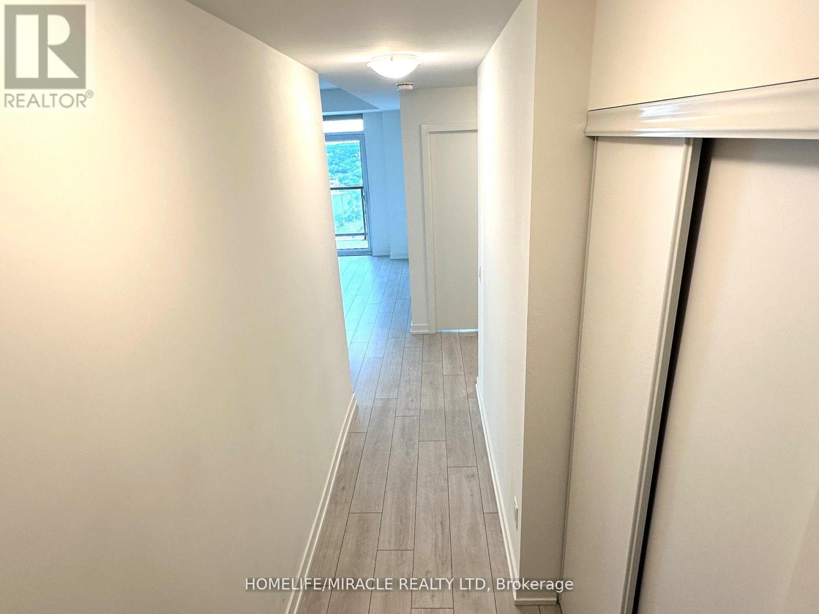 2004 - 55 Duke Street, Kitchener, Ontario  N2H 0C9 - Photo 8 - X12592656