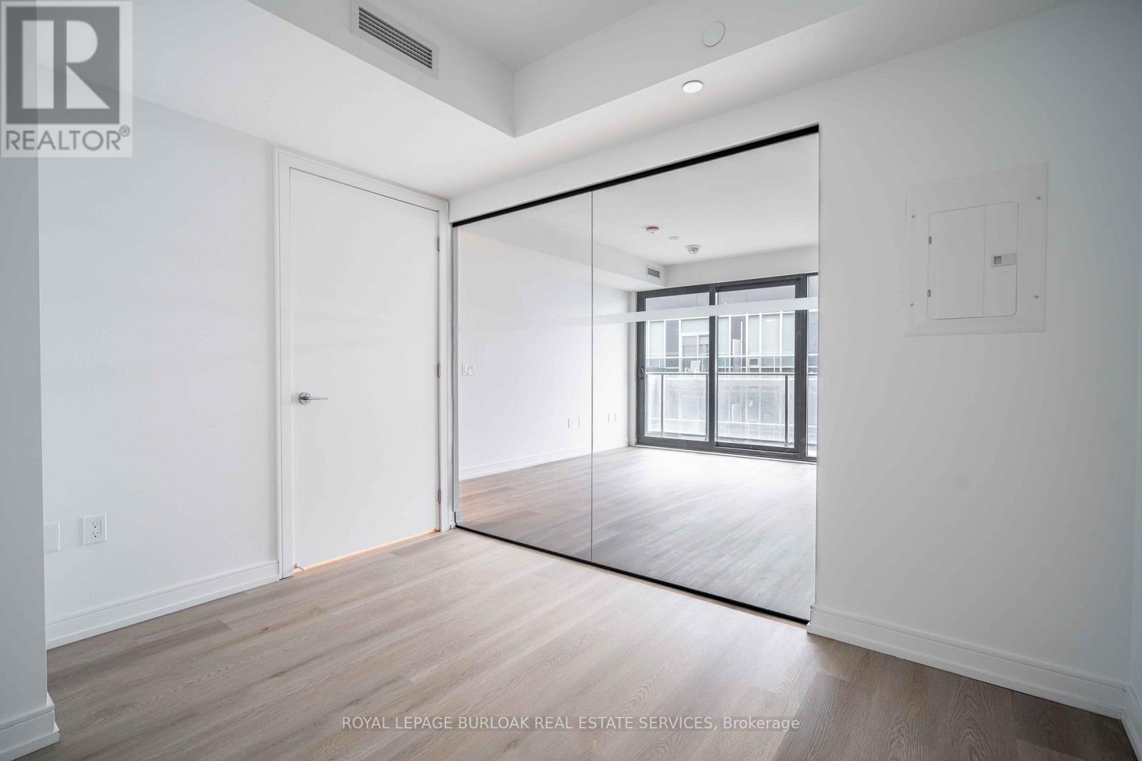 1418 - 1 Jarvis Street, Hamilton, Ontario L8R 3J2 - Photo 6 - X12592658