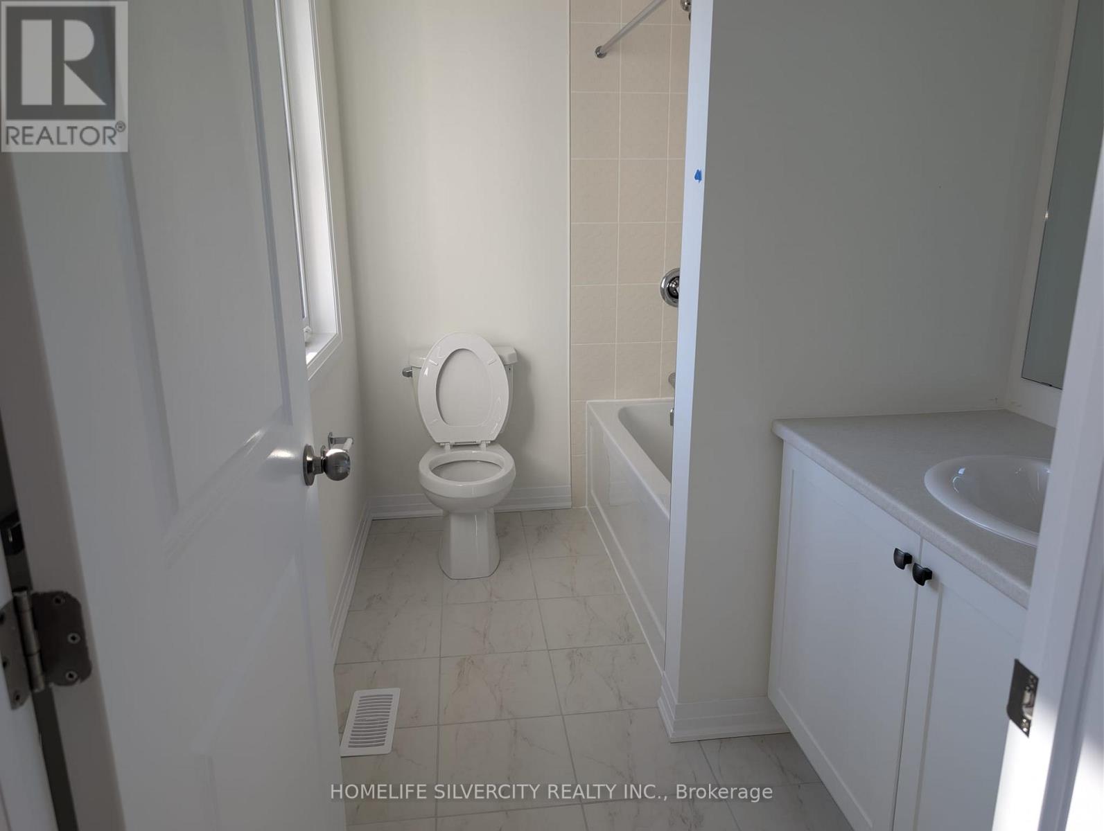 103 Windermere Boulevard, Loyalist, Ontario K0H 1G0 - Photo 14 - X12592660