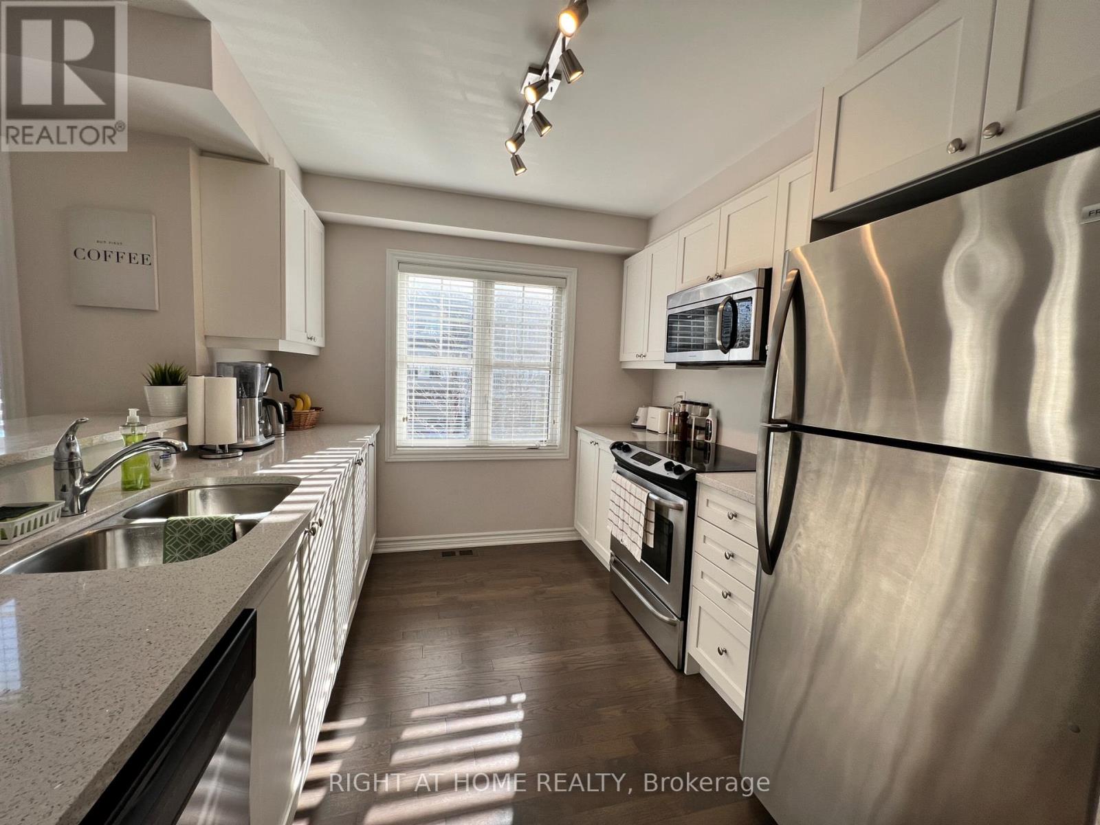 590 Foxlight Circle, Ottawa, Ontario  K2M 0L9 - Photo 2 - X12592756