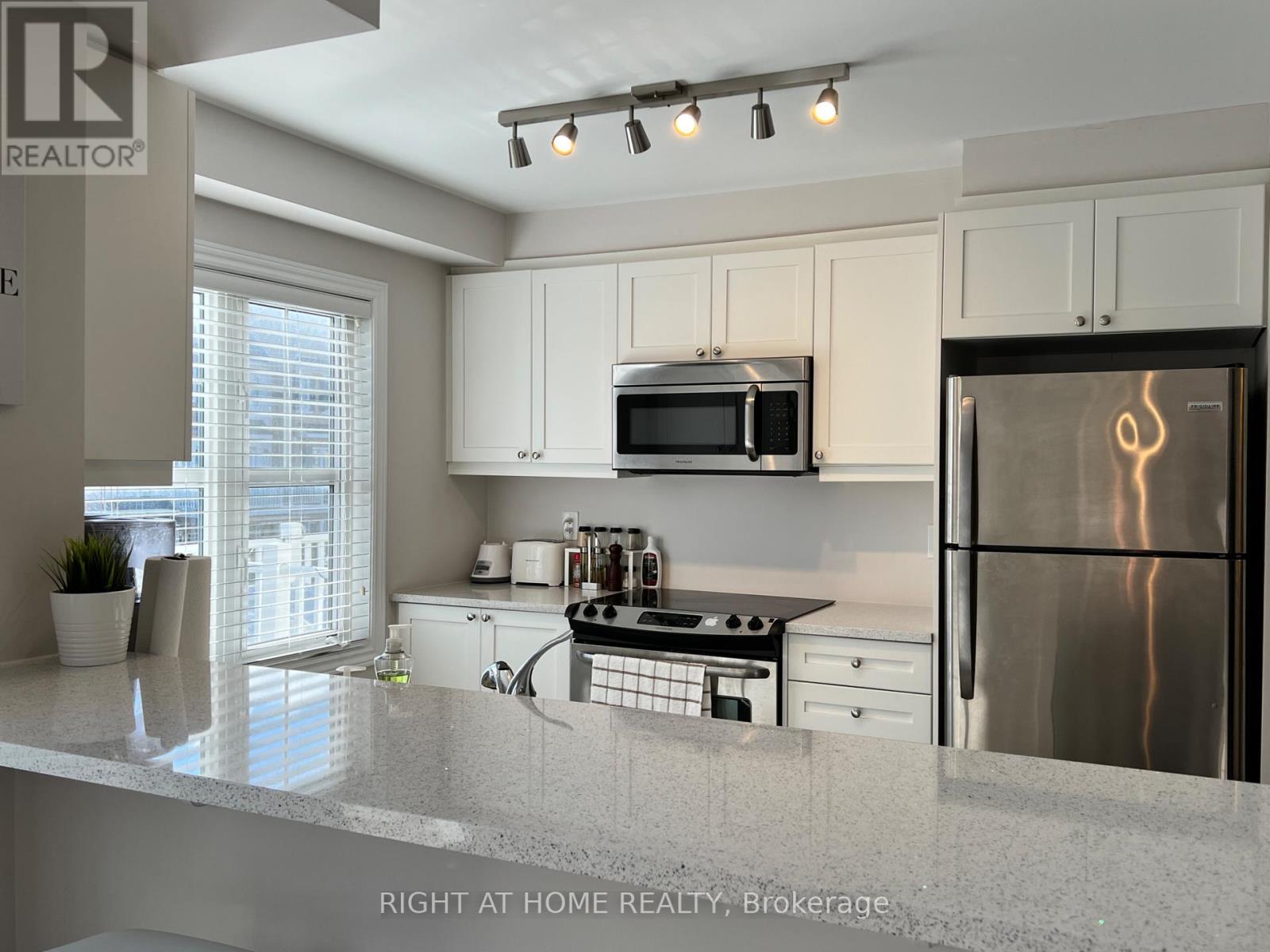 590 Foxlight Circle, Ottawa, Ontario  K2M 0L9 - Photo 6 - X12592756