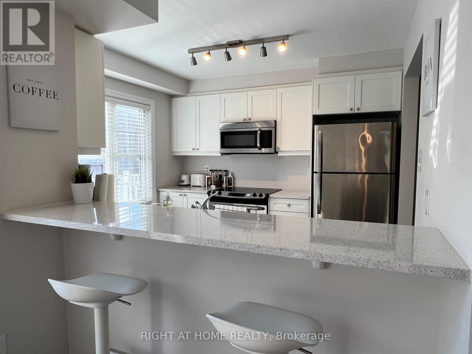 590 Foxlight Circle, Ottawa, Ontario  K2M 0L9 - Photo 5 - X12592756