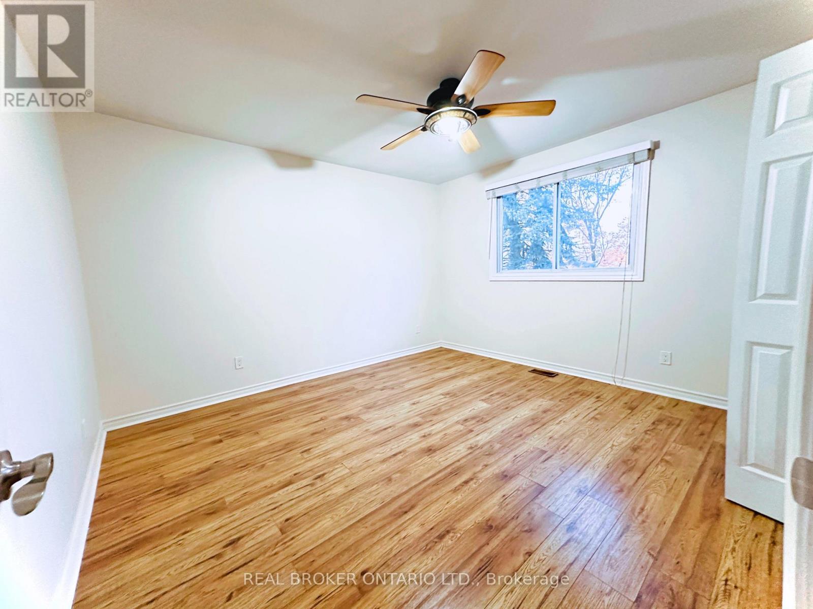 Upper - 60 Sandsprings Crescent, Kitchener, Ontario N2E 2A6 - Photo 14 - X12592762