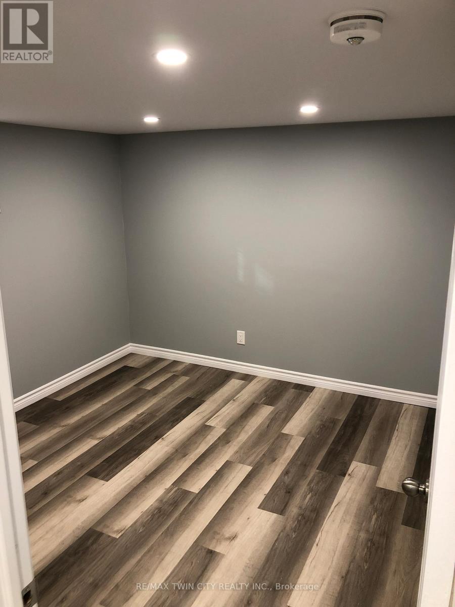 Lower - 22 Patterson Avenue, Brantford, Ontario  N3S 6W9 - Photo 4 - X12592778