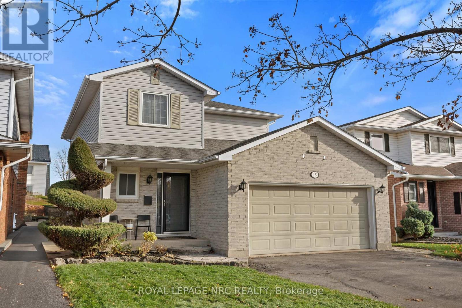 15 Commerford Street, Thorold, Ontario L2V 4P5 - Photo 2 - X12592902