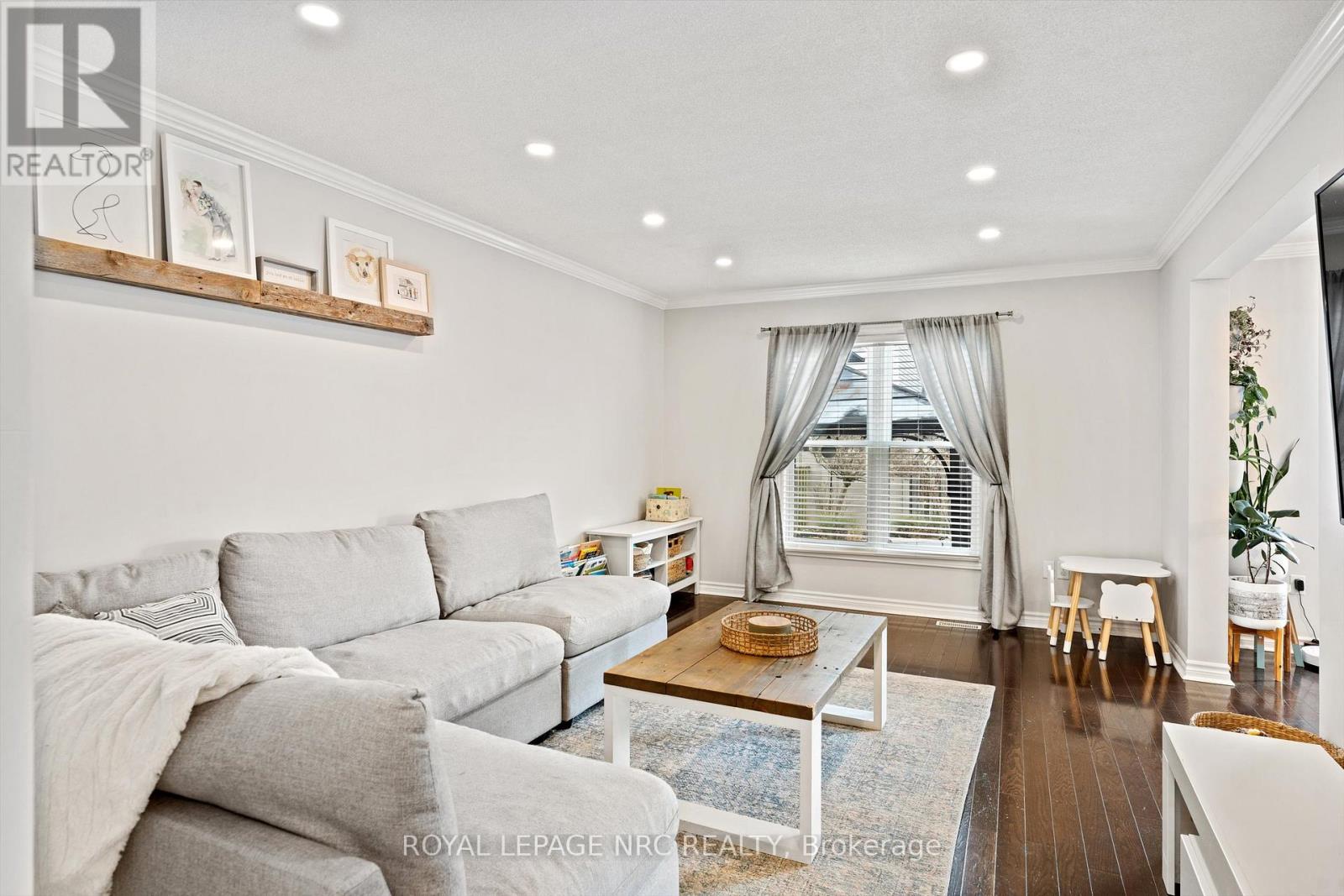 15 Commerford Street, Thorold, Ontario L2V 4P5 - Photo 8 - X12592902