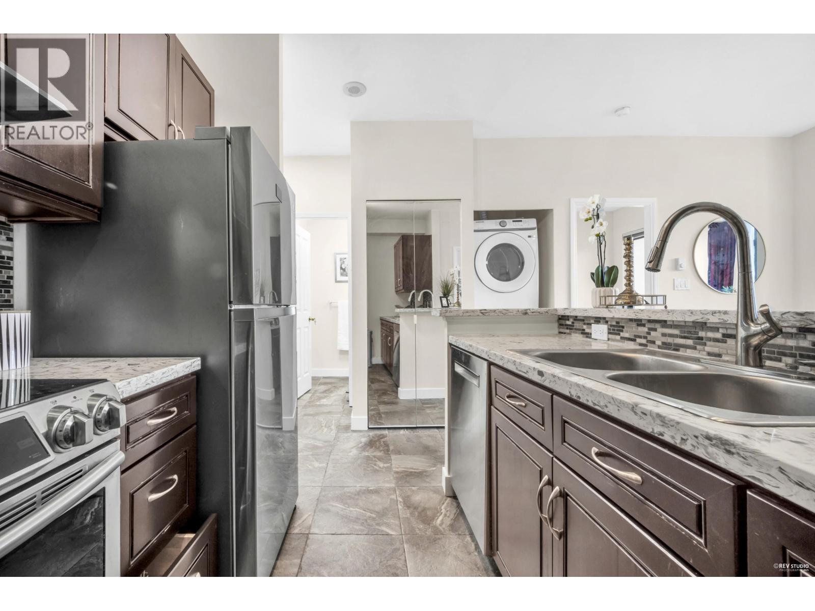 407 6837 Station Hill Drive, Burnaby, British Columbia  V3N 5B7 - Photo 7 - R3071366