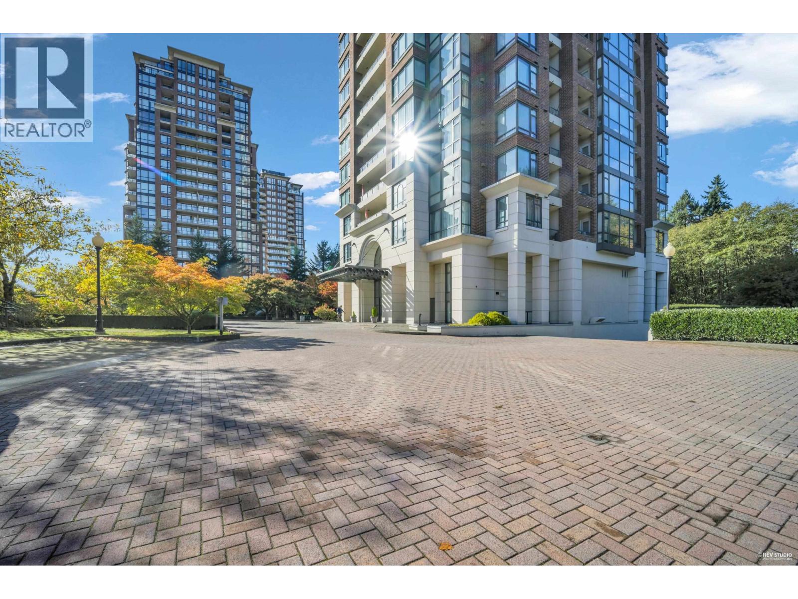 407 6837 Station Hill Drive, Burnaby, British Columbia  V3N 5B7 - Photo 2 - R3071366