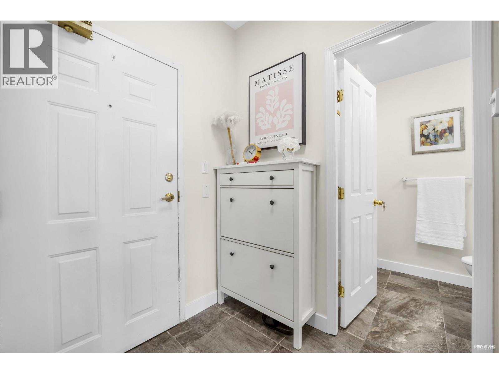 407 6837 Station Hill Drive, Burnaby, British Columbia  V3N 5B7 - Photo 5 - R3071366