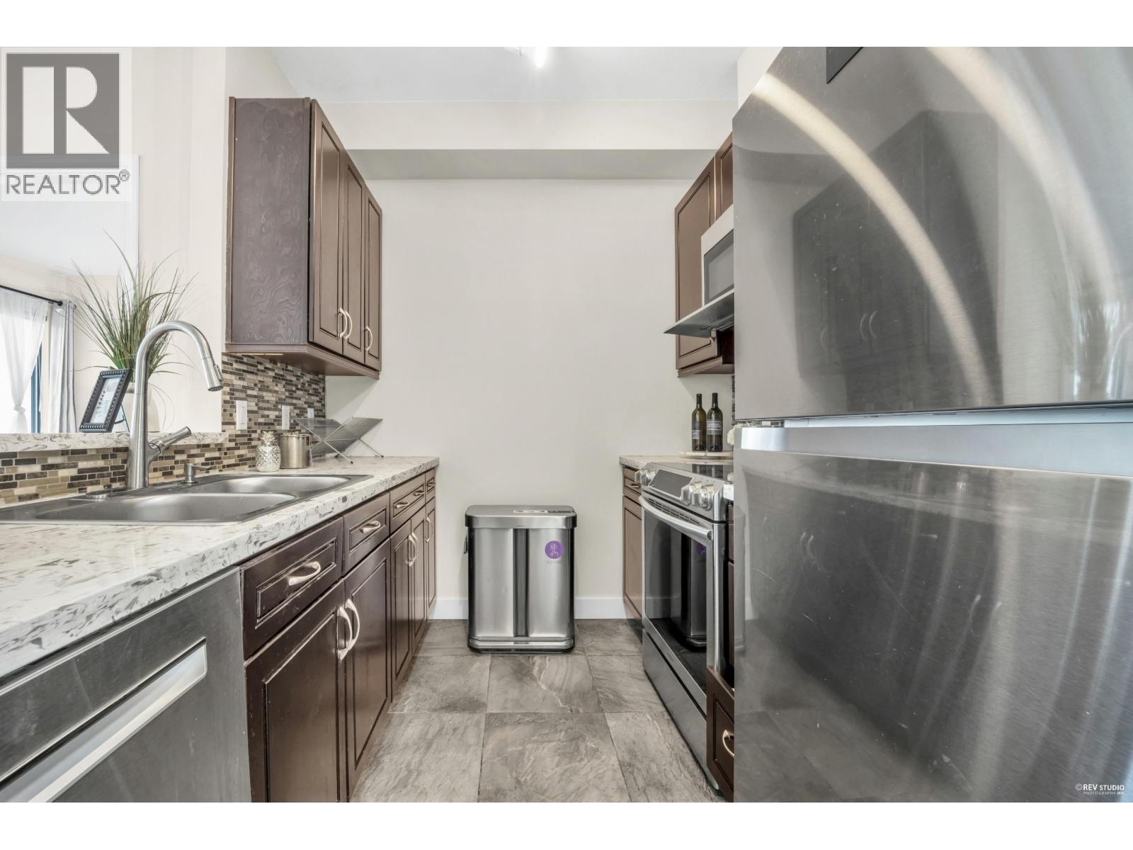 407 6837 Station Hill Drive, Burnaby, British Columbia  V3N 5B7 - Photo 9 - R3071366