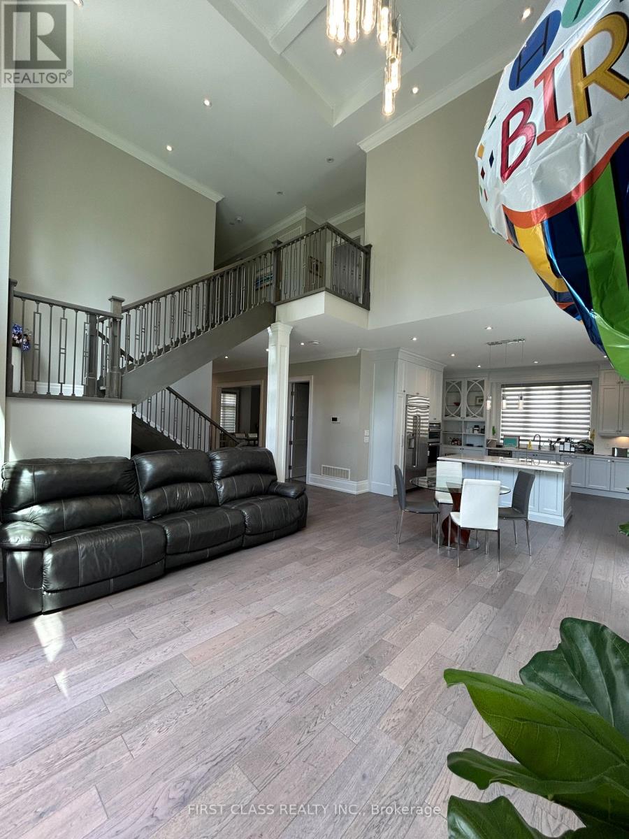 2194 Elmhurst Avenue, Oakville, Ontario  L6J 5G2 - Photo 11 - W12592842