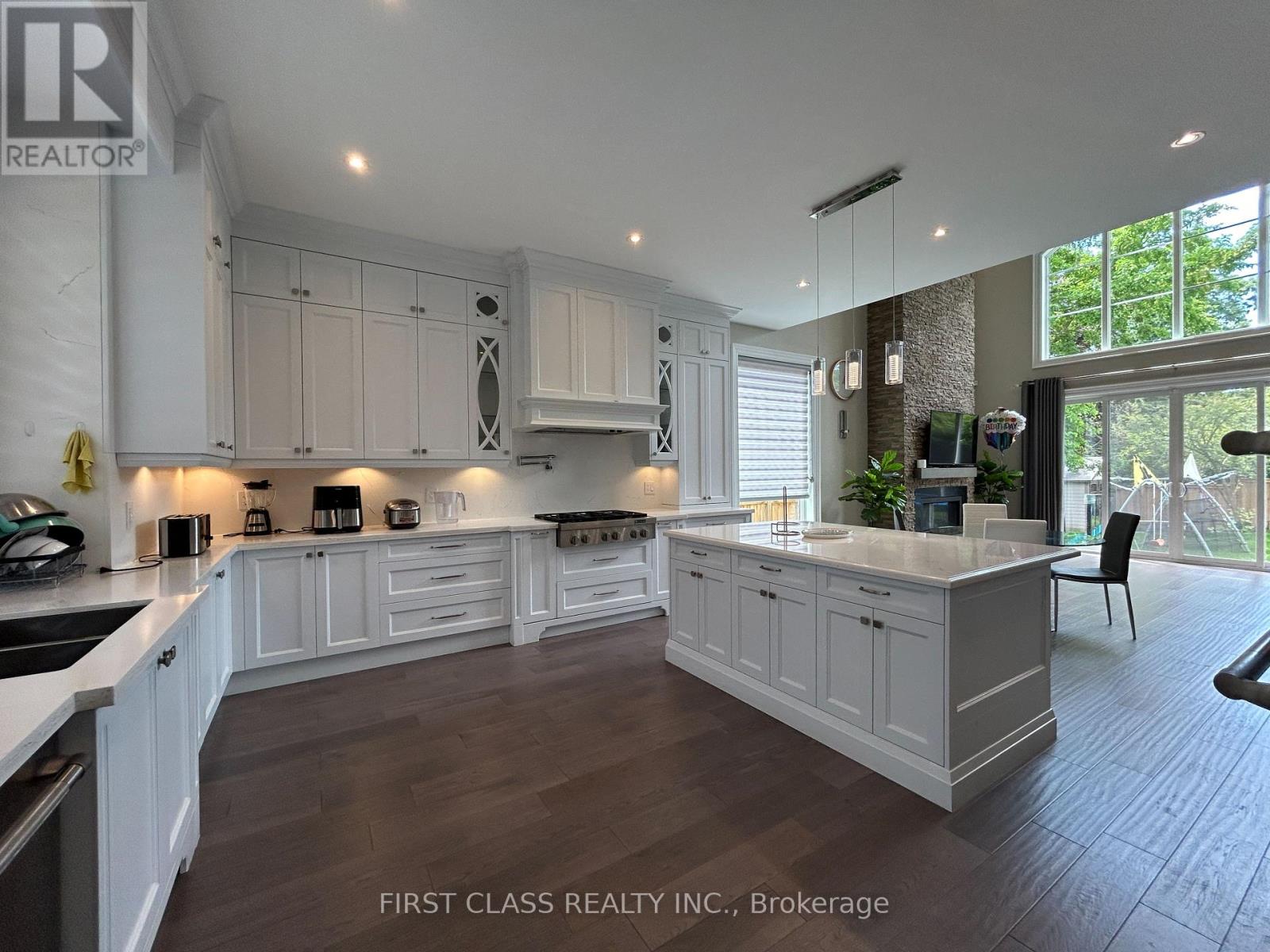 2194 Elmhurst Avenue, Oakville, Ontario  L6J 5G2 - Photo 13 - W12592842