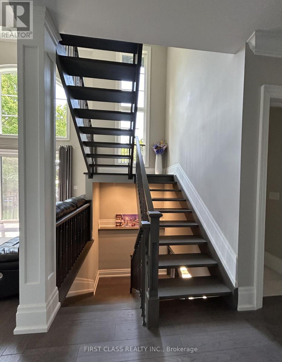 2194 Elmhurst Avenue, Oakville, Ontario  L6J 5G2 - Photo 18 - W12592842