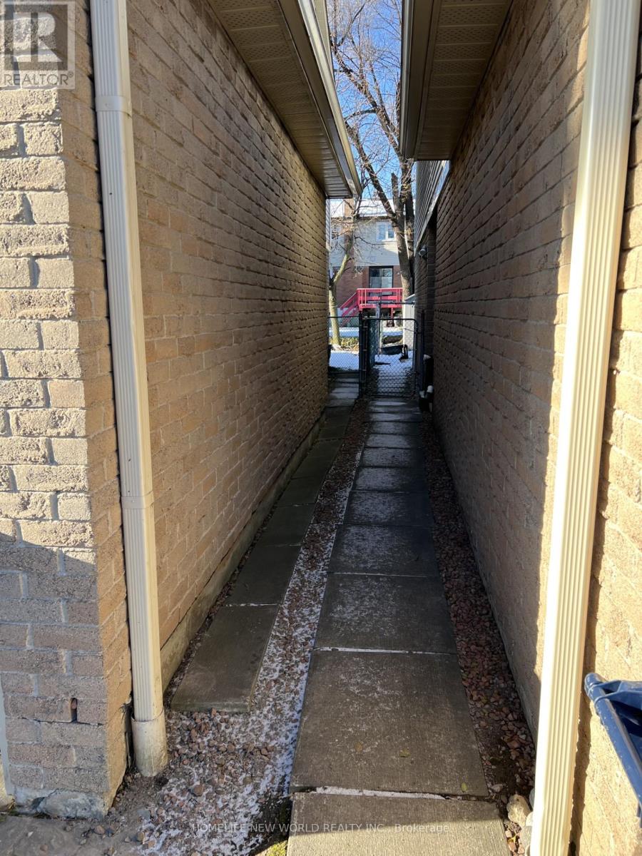 91 Campania Crescent, Toronto, Ontario  M1V 2E8 - Photo 6 - E12592870