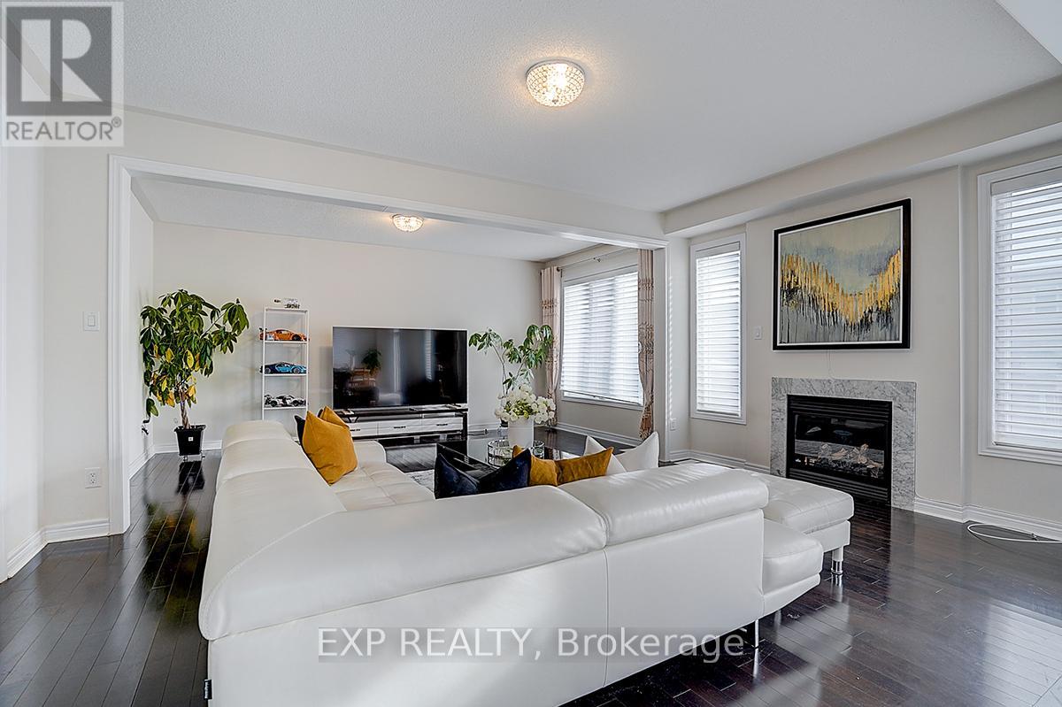 47 Foshan Avenue, Markham, Ontario  L6C 0B2 - Photo 16 - N12592858