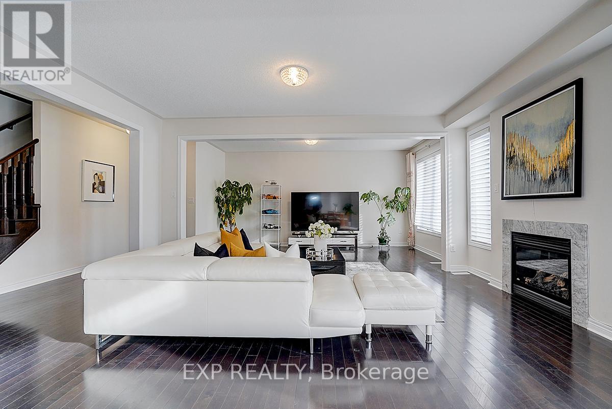 47 Foshan Avenue, Markham, Ontario  L6C 0B2 - Photo 17 - N12592858