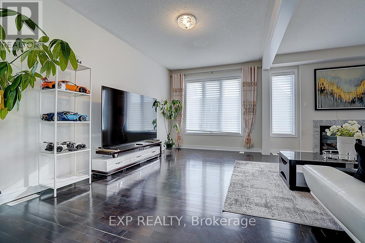 47 Foshan Avenue, Markham, Ontario  L6C 0B2 - Photo 18 - N12592858