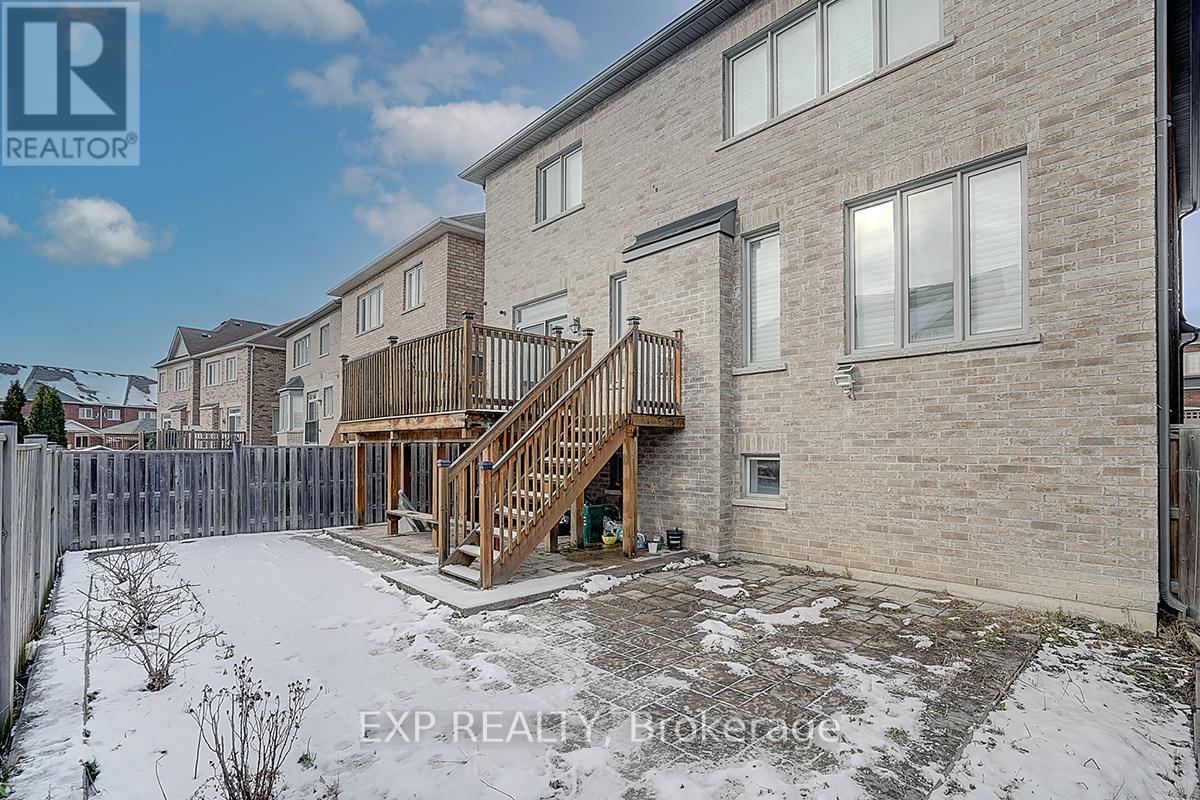 47 Foshan Avenue, Markham, Ontario  L6C 0B2 - Photo 3 - N12592858