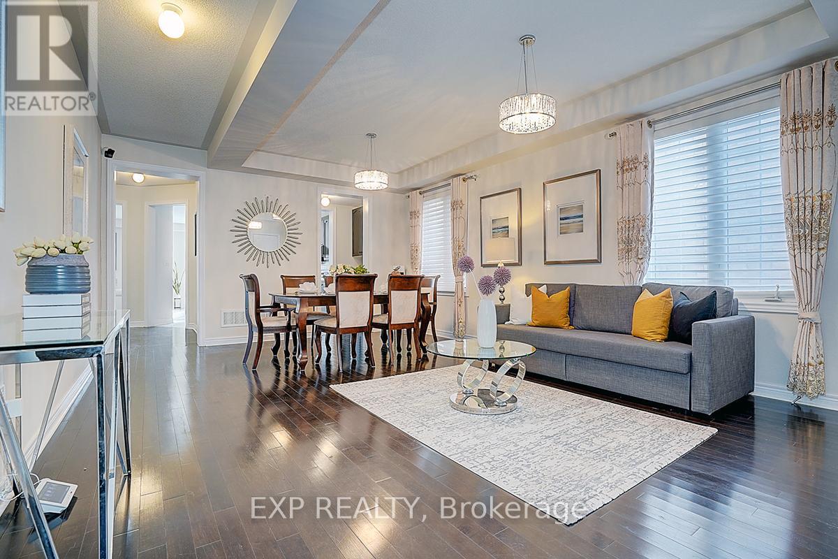 47 Foshan Avenue, Markham, Ontario  L6C 0B2 - Photo 5 - N12592858