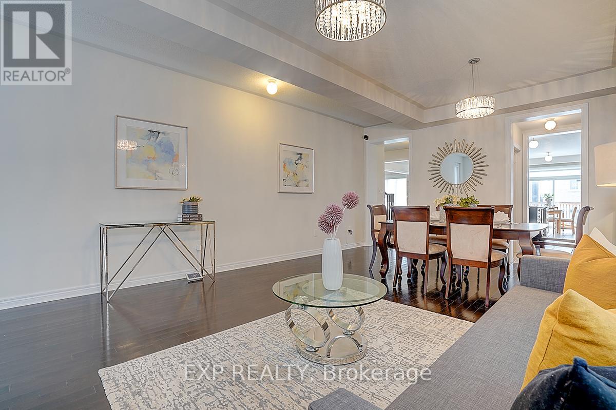 47 Foshan Avenue, Markham, Ontario  L6C 0B2 - Photo 6 - N12592858