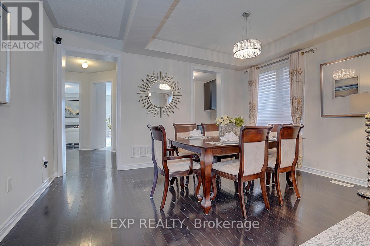 47 Foshan Avenue, Markham, Ontario  L6C 0B2 - Photo 8 - N12592858