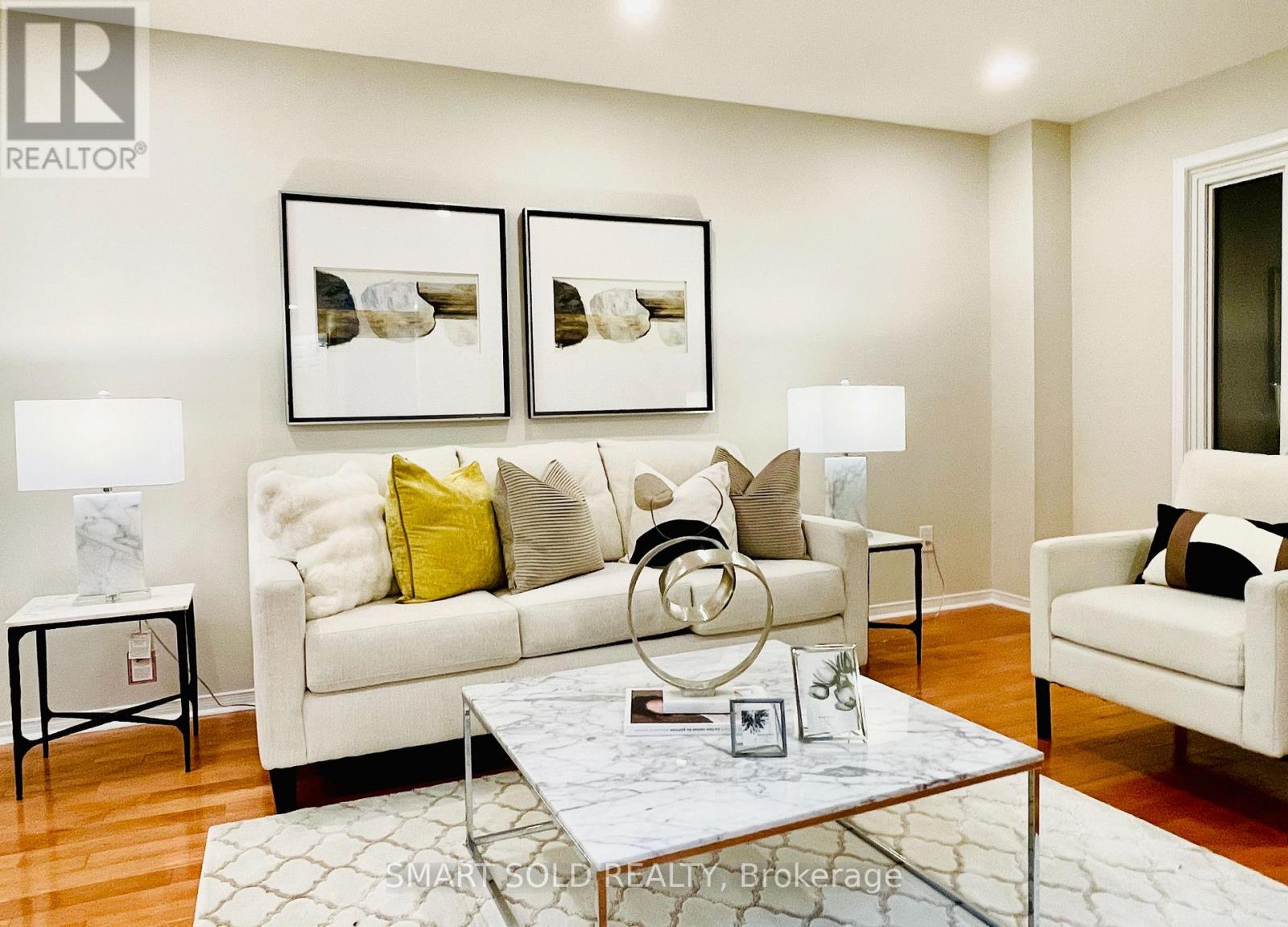 44 Castleridge Drive, Richmond Hill, Ontario L4B 1P8 - Photo 2 - N12592866