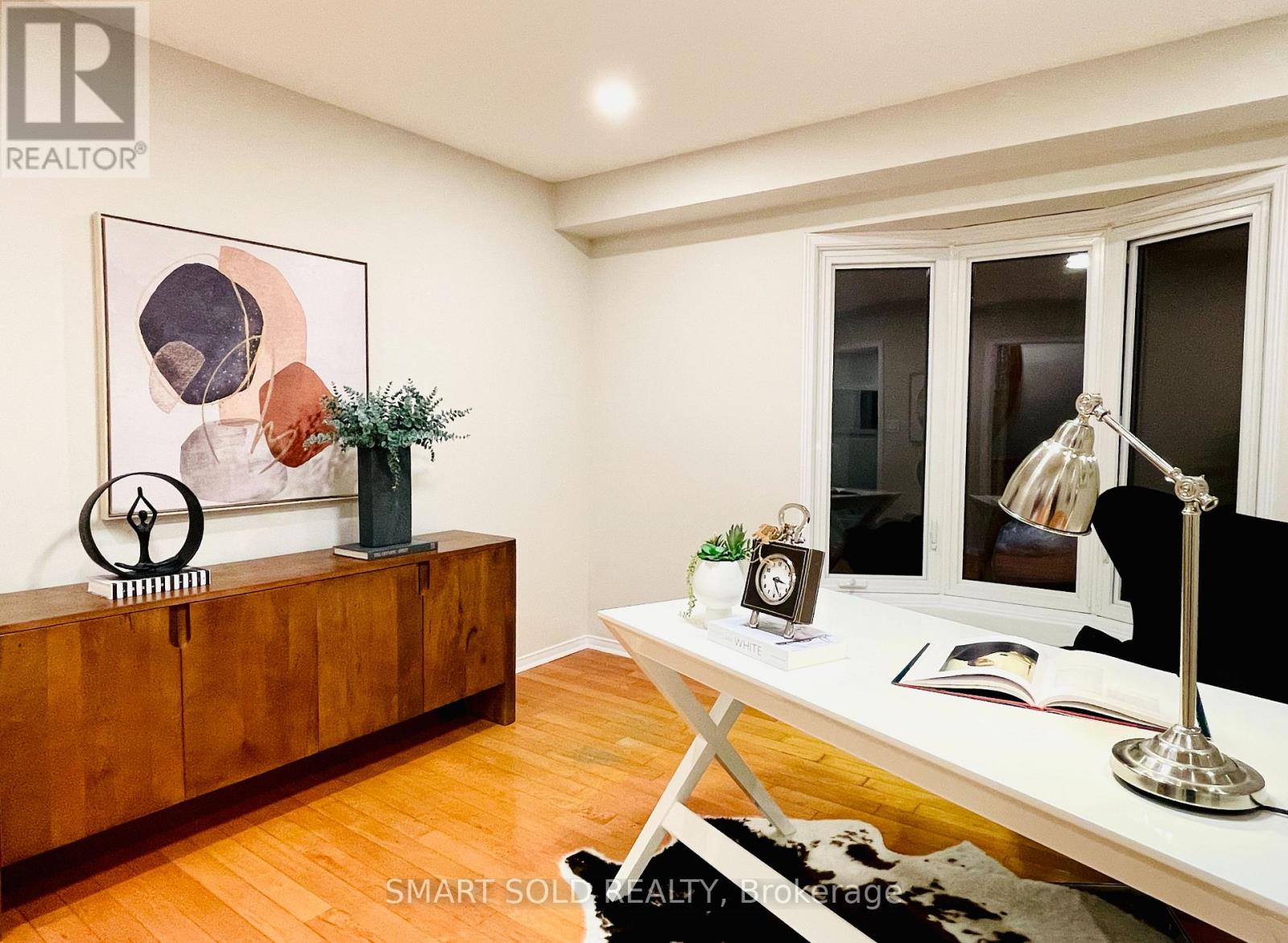 44 Castleridge Drive, Richmond Hill, Ontario L4B 1P8 - Photo 4 - N12592866